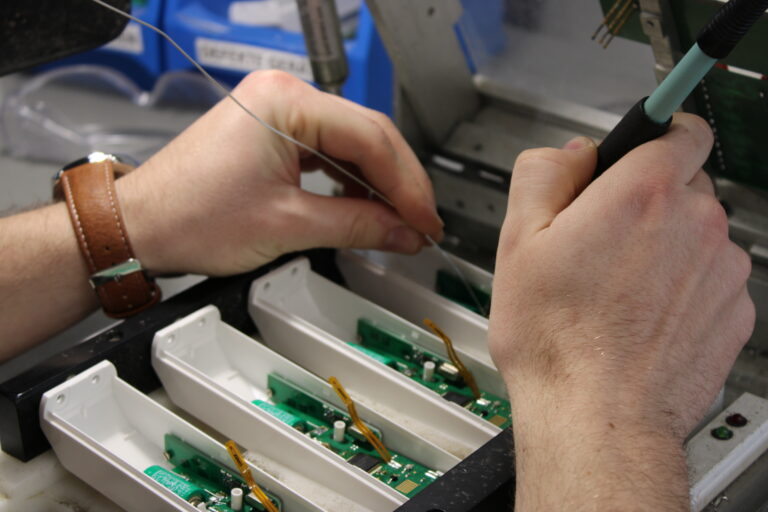 Montage elektrotechnischer Baugruppen