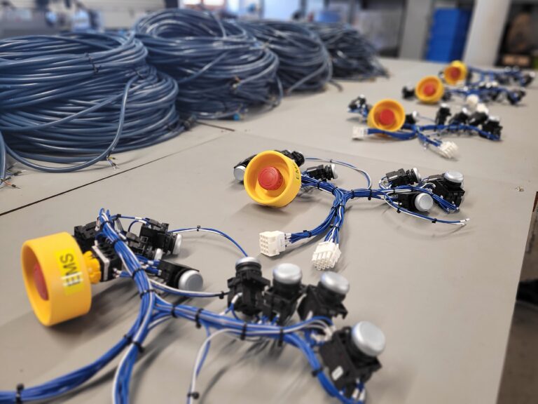 Elektrotechnische Baugruppen und Prüfaufbau