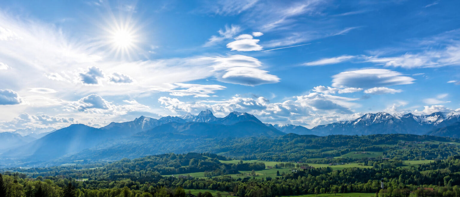 Standort Irschenberg mit Blick auf die Alpen